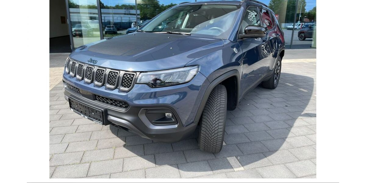 Jeep Compass 60.600 km 26.990 &euro; Oberhausen 46049