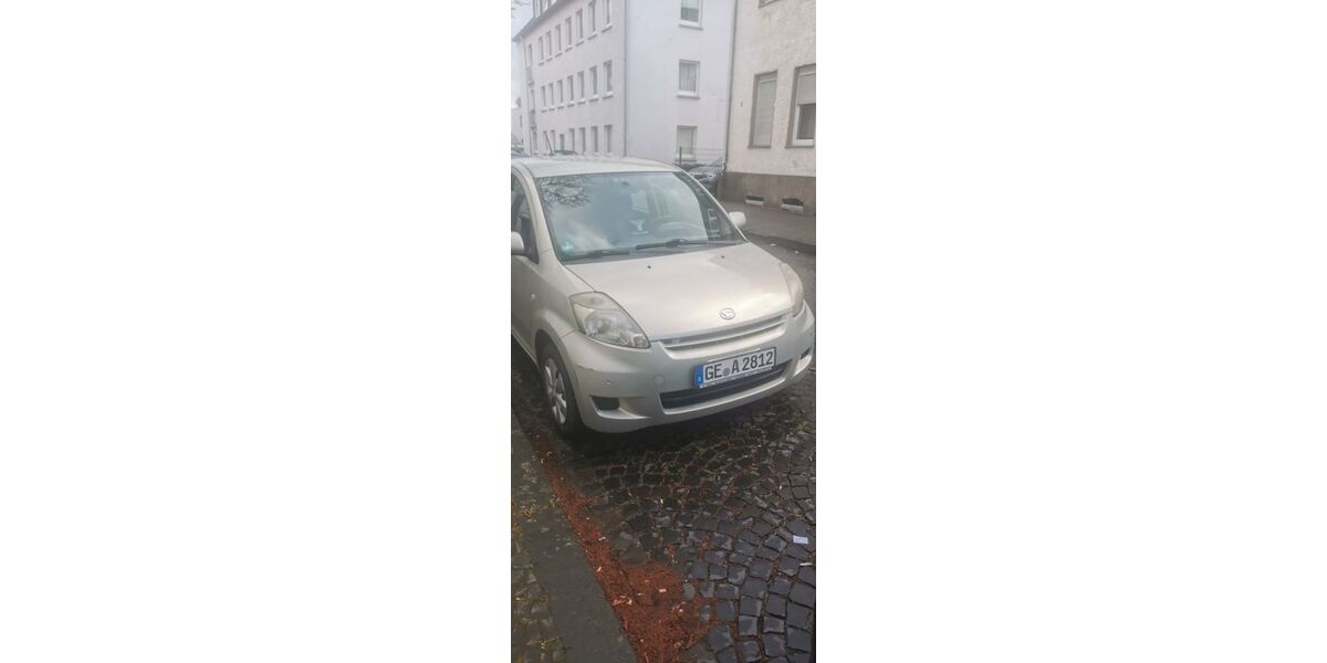 Daihatsu Sirion 95.000 km 2.199 &euro; gelsenkirchen 45888