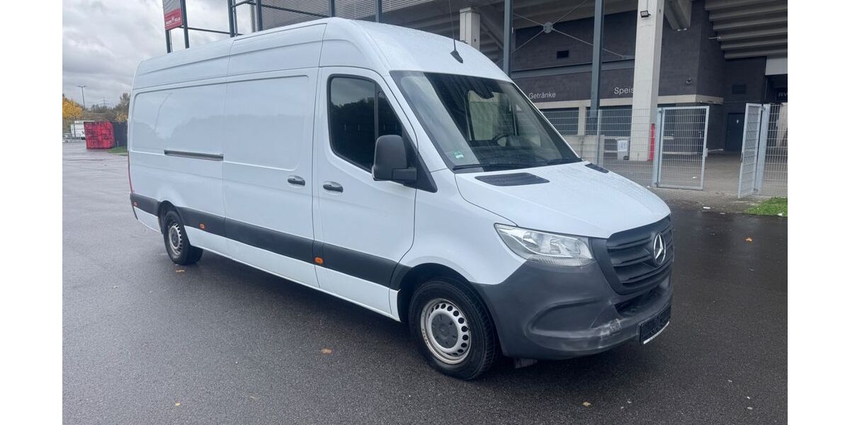 Mercedes-Benz Sprinter 198.000 km 21.900 &euro; Essen 45356