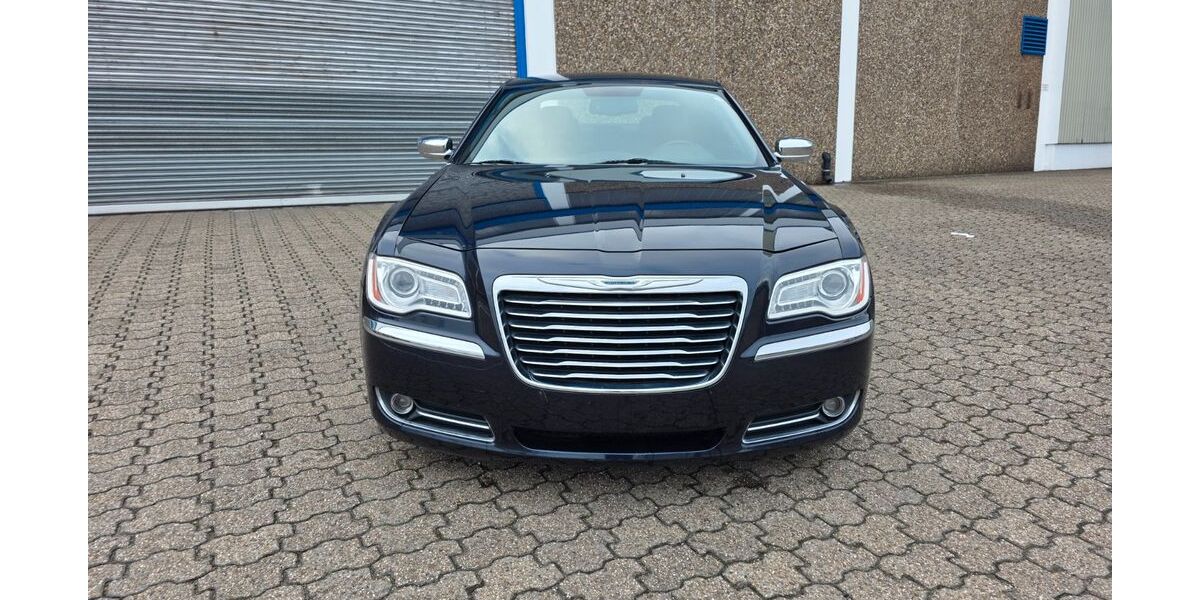 Chrysler 300C 198.000 km 11.400 &euro; Moers 47441