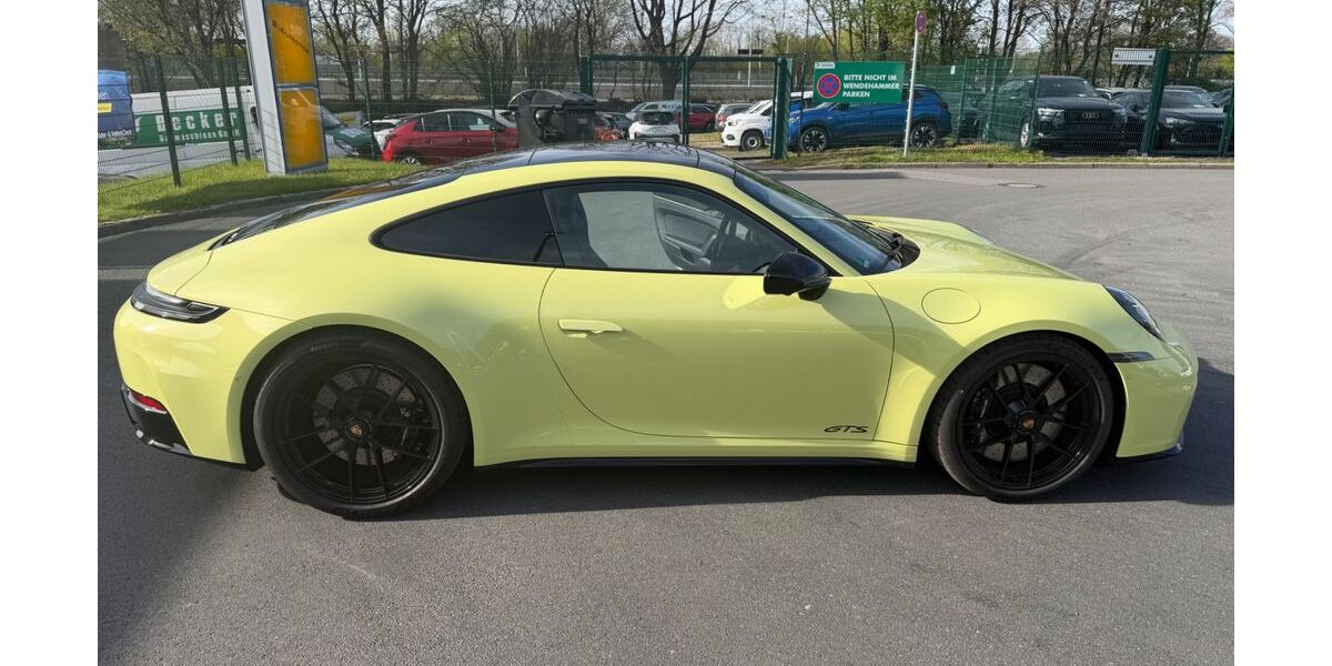 Porsche 992 6.500 km 176.490 &euro; Dinslaken 46537