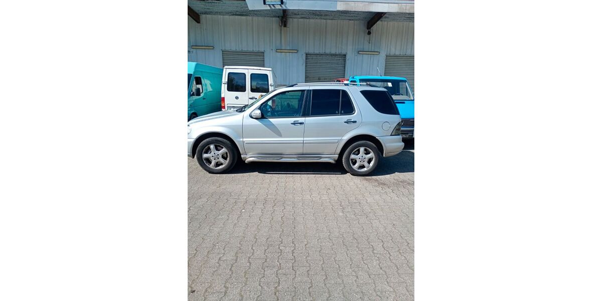 Mercedes-Benz ML 270 394.000 km 3.850 &euro; Essen 45127