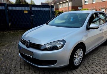 VW Golf 135.000 km 5.200 &euro; Essen 45326
