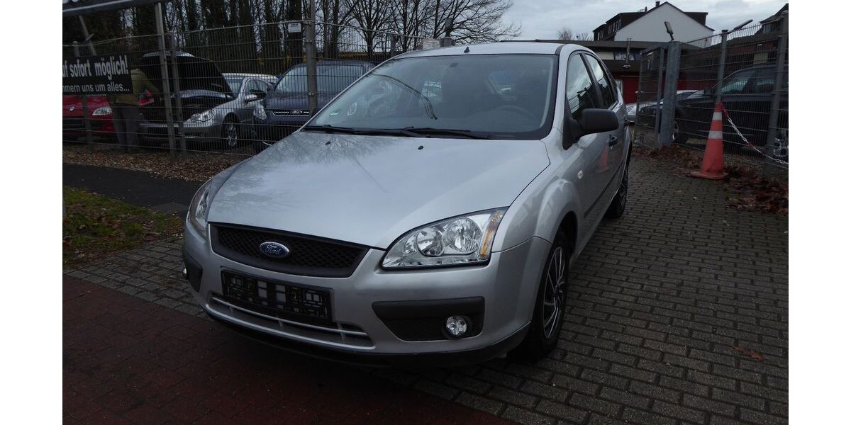 Ford Focus 122.000 km 2.590 &euro; Duisburg 47249