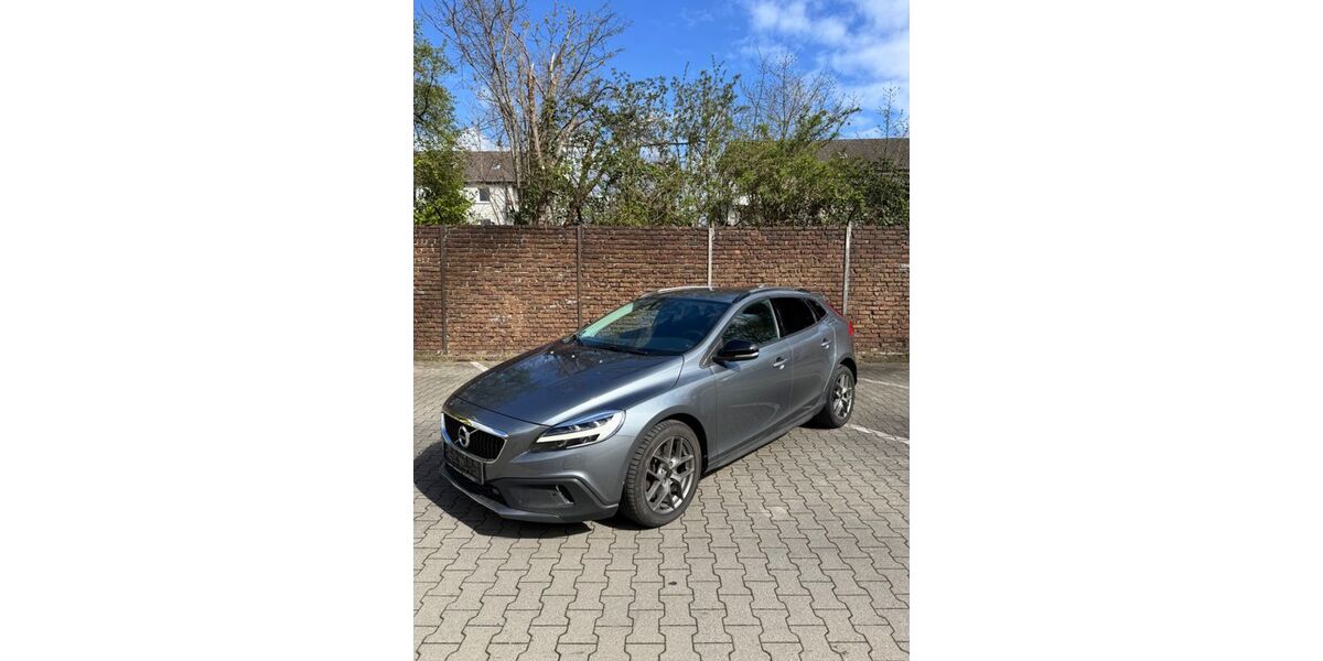 Volvo V40 Cross Country 127.000 km 14.790 &euro; Essen 45314