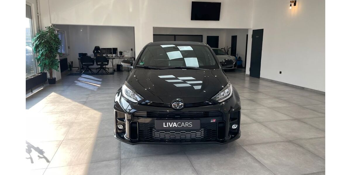 Toyota Yaris 3.806 km 42.700 &euro; Oberhausen 46049