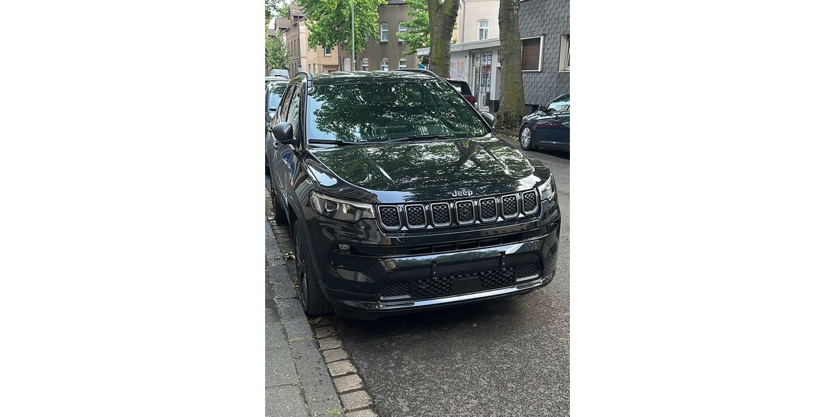 Jeep Compass 53.000 km 20.900 &euro; Duisburg 47166