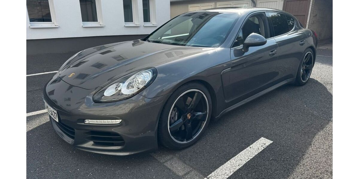 Porsche Panamera 160.000 km 33.450 &euro; Duisburg 47139