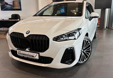 BMW 218 Active Tourer 31.099 km 30.950 &euro; Duisburg 47119