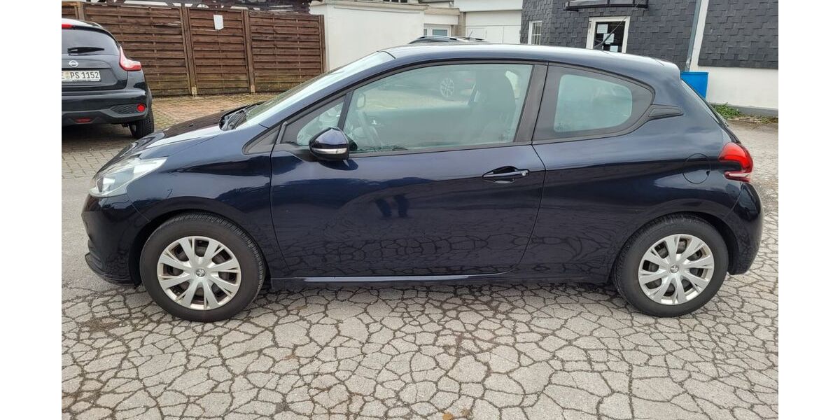 Peugeot 208 120.727 km 3.950 &euro; Wülfrath 42489